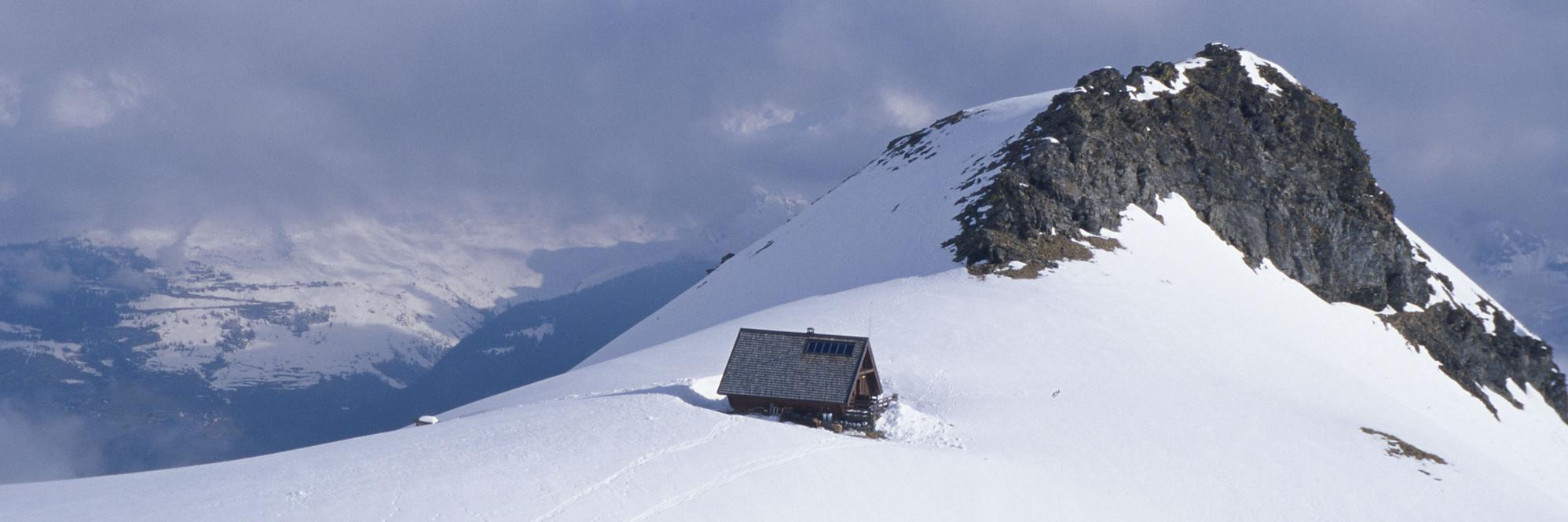 Paysage de montagne hivernal